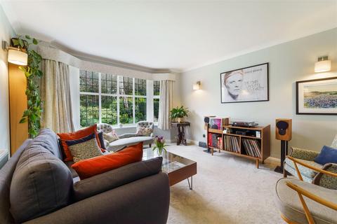 3 Hambledon Vale, Epsom, KT18 7DA