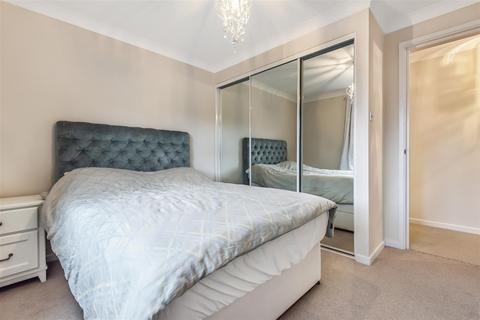 2 bedroom flat to rent, Dovecote Gardens, Mortlake, SW14
