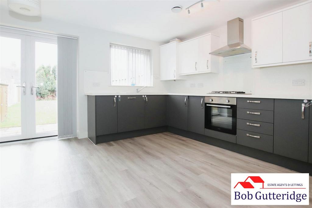 Beautiful fitted kitchen / dining room