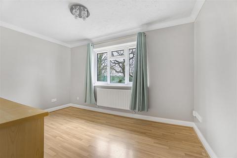 24 Dickens Close, Caversham, Reading, RG4 5LZ