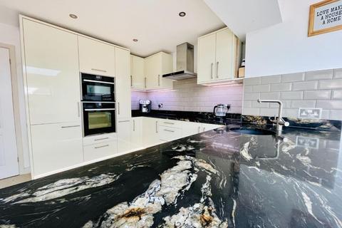 38 Doeshill Drive, Wickford, SS12 9RD