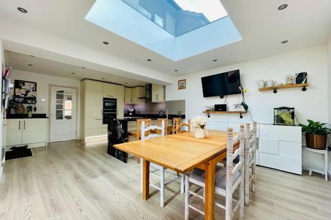 38 Doeshill Drive, Wickford, SS12 9RD