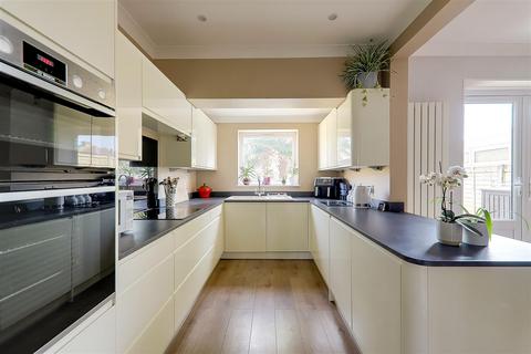 30 Marlowe Road, Worthing, BN14 8EP