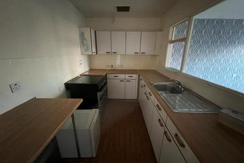 1 bedroom flat to rent, Carlton House, North Street, South Kirkby, Pontefract