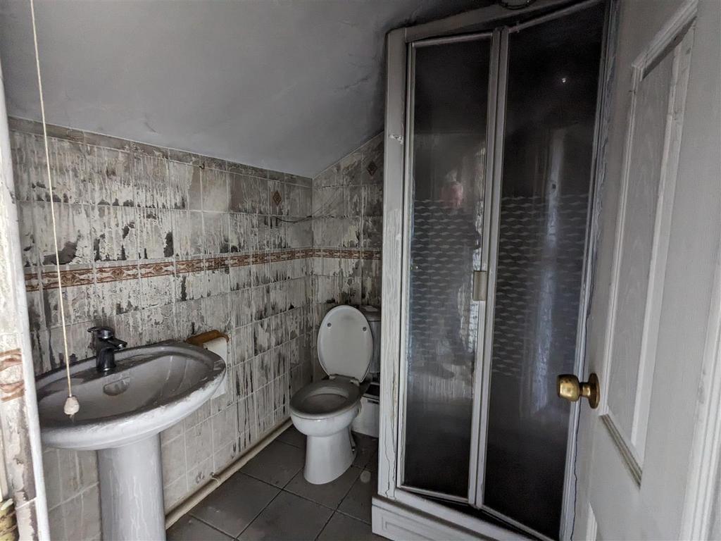 10 Shower.jpg