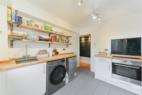 2 bedroom maisonette for sale, Merton High Street, Colliers Wood SW19