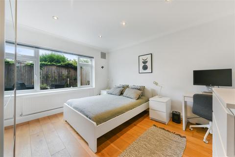 2 bedroom maisonette for sale, Merton High Street, Colliers Wood SW19