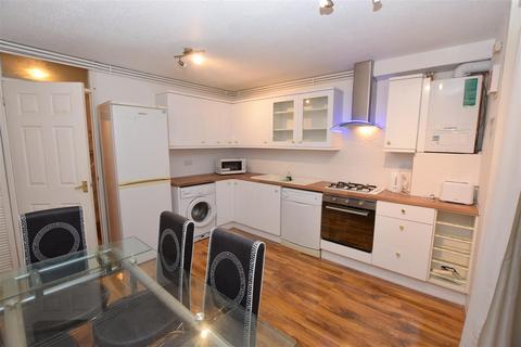 4 bedroom house to rent, Gale Close, Mitcham CR4