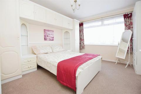 4 bedroom house to rent, Gale Close, Mitcham CR4