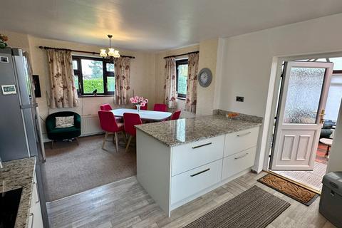 4 bedroom detached house for sale, Church Road, Clehonger, Hereford, HR2