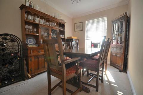 3 bedroom terraced house to rent, Almond Road, Dunmow