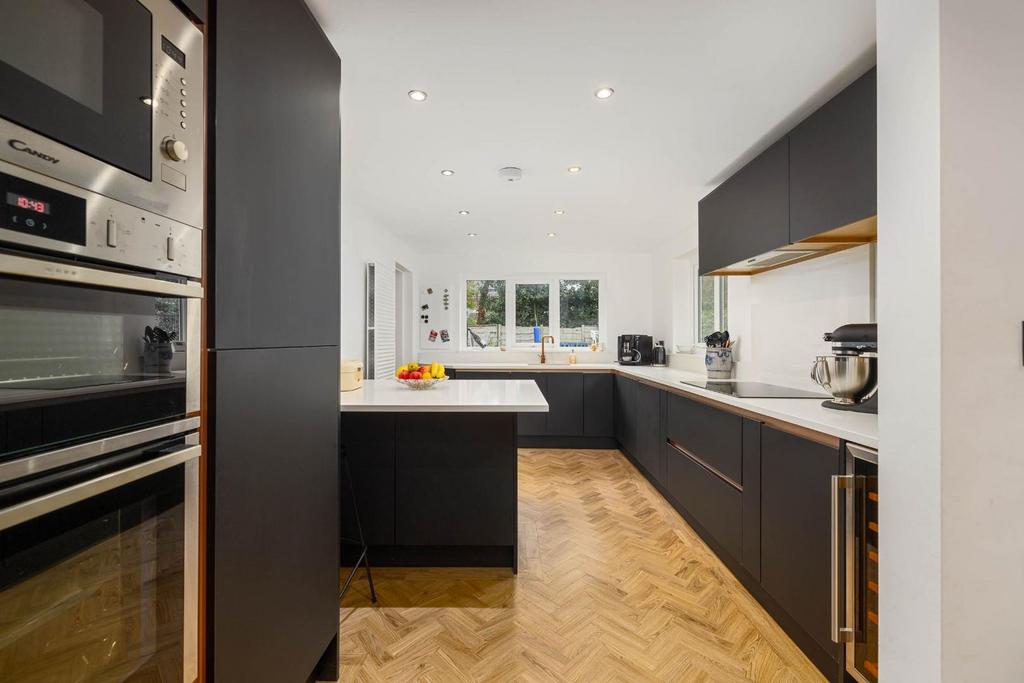 20231109-1046 Mosley Jarman - 99 Hawthorn Street,