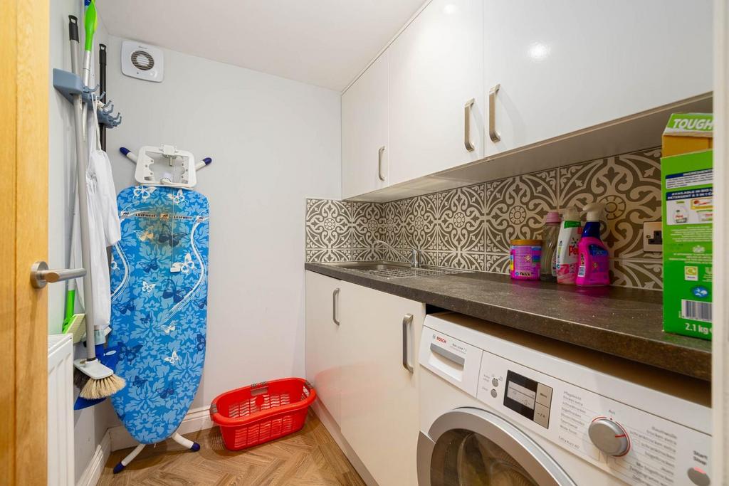 20231109-1054 Mosley Jarman - 99 Hawthorn Street,
