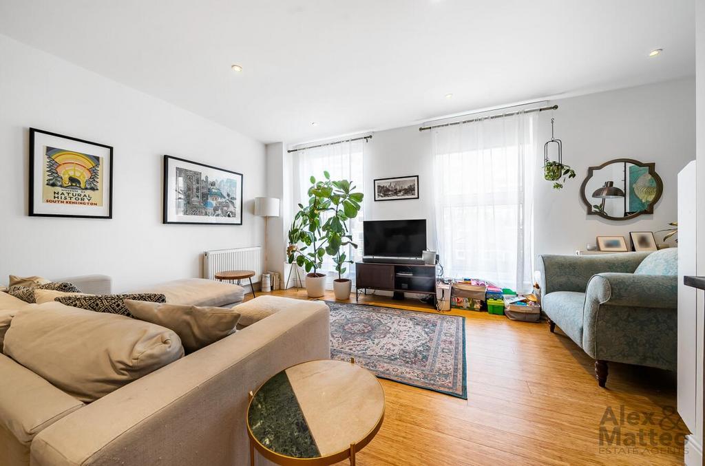 Abbey Street, Bermondsey, SE16 2 bed flat - £700,000