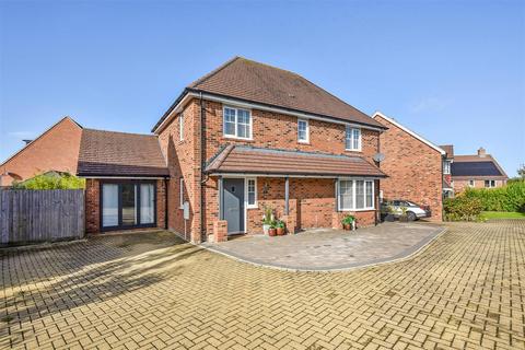 4 bedroom detached house for sale, Spindle Close, Andover