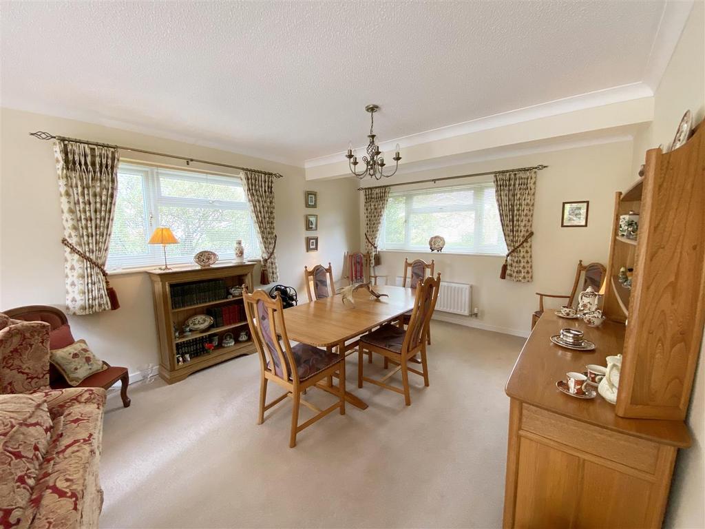 7 Carnforth Close, Shrewsbury, SY3 9QW 3 bed detached bungalow for sale