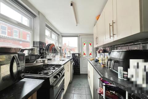 2 bedroom end of terrace house for sale, Peter Street, Leigh