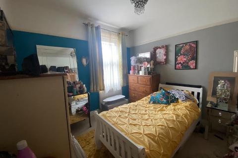 11 Westcroft Road, Wallington, SM6 7HY