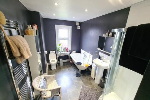 11 Westcroft Road, Wallington, SM6 7HY