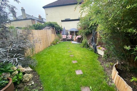 11 Westcroft Road, Wallington, SM6 7HY
