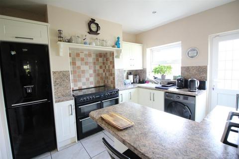 2 bedroom semi-detached bungalow for sale, Kelmscott Garth, Leeds LS15