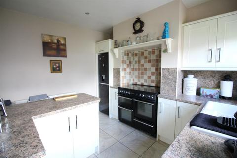 2 bedroom semi-detached bungalow for sale, Kelmscott Garth, Leeds LS15