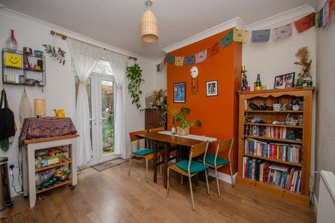 25 Berwick Road, Bristol, BS5 6NG