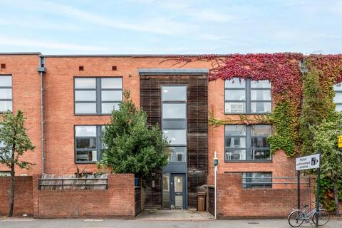 Flat 5, 17 Albion Road, London, N16 9PF