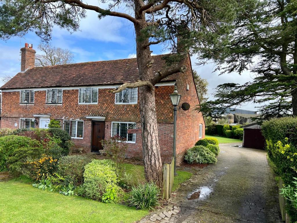 BIDDENDEN 2 bed semidetached house for sale £500,000