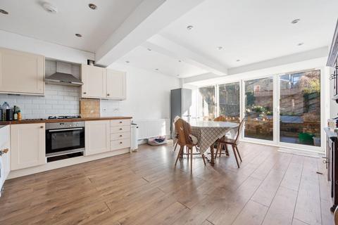4 bedroom end of terrace house for sale, Nevill Road, London, N16