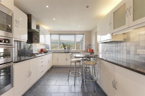 25 Carr Grove, Deepcar, Sheffield, S36 2PP