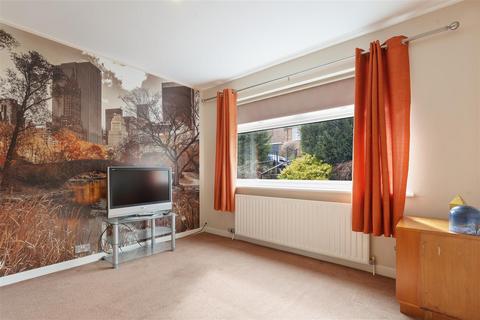 25 Carr Grove, Deepcar, Sheffield, S36 2PP