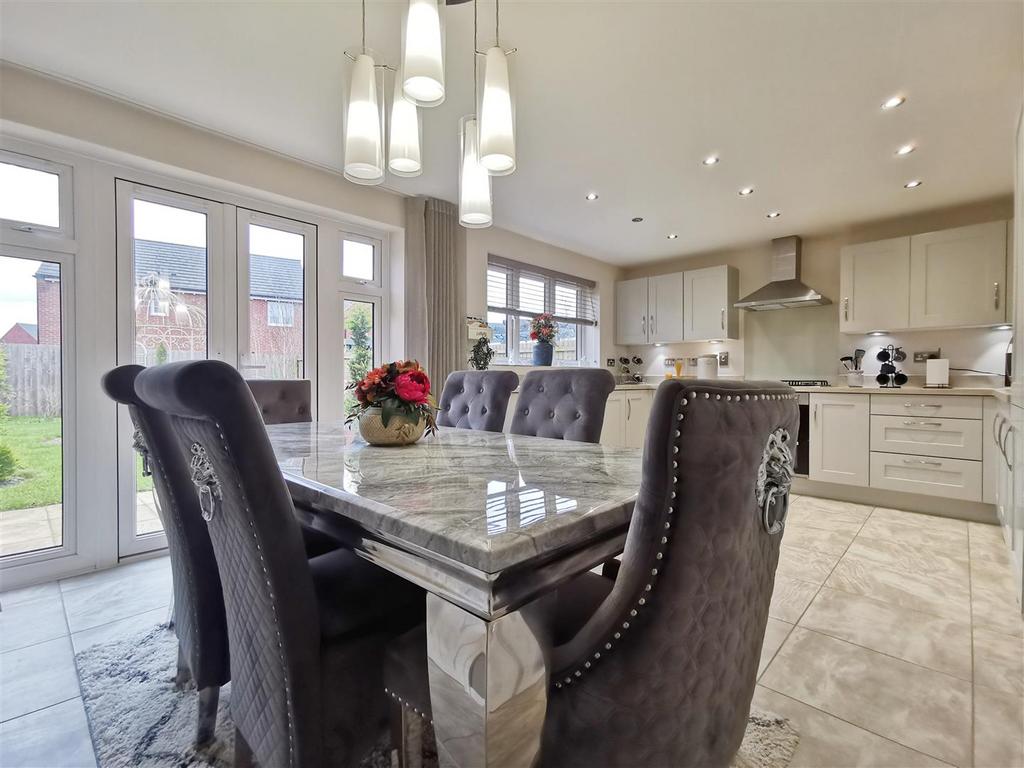 Open-plan Kitchen/Dining Room