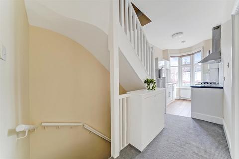 2 bedroom flat for sale, Arnold Gardens, Palmers Green N13