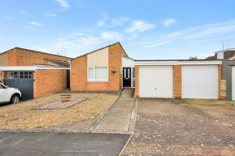 3 bedroom detached bungalow for sale, Clarence Court, Rushden NN10