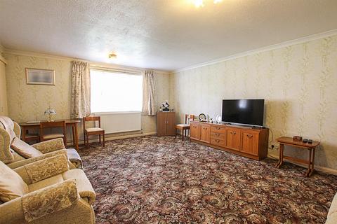 2 bedroom flat for sale, West Drive Gardens, Ely CB7