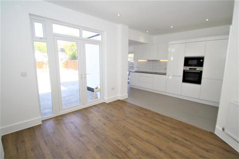 4 bedroom chalet to rent, Mayfield Avenue, Southend-On-Sea
