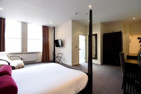 1 bedroom in a house share to rent, ROOM 5, Cinnabar Hotel, 88-89 Fore Street