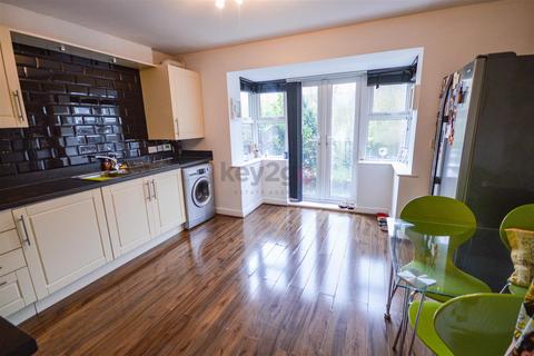 4 bedroom terraced house for sale, Normanton Spring Road, Sheffield, S13