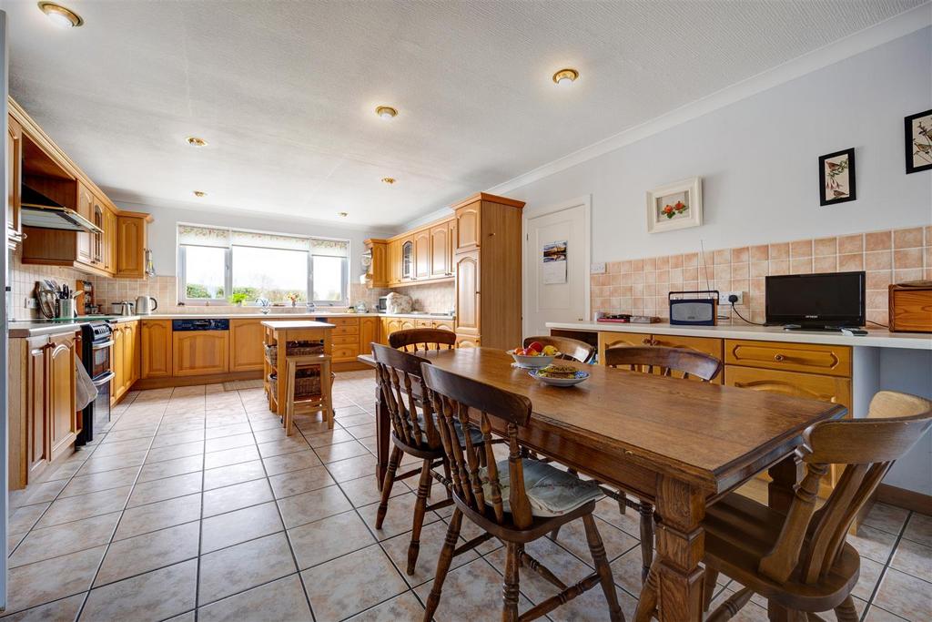 Kitchen 01.jpg