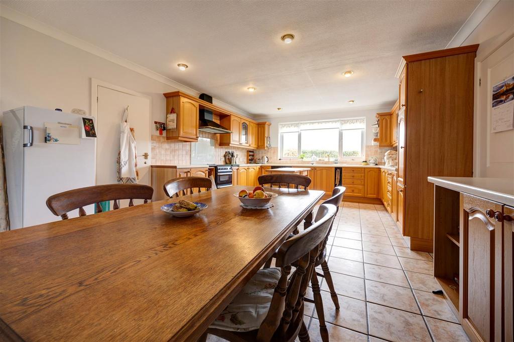 Kitchen 05.jpg