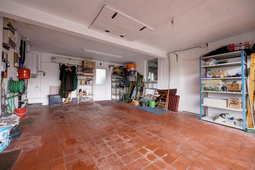 Garage 01.jpg