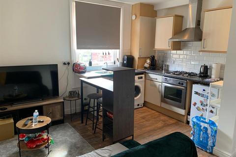 1 bedroom flat for sale, Southfield Mount, Armley, Leeds