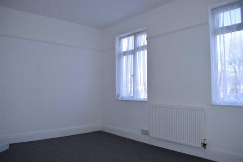 3 bedroom flat to rent, Wood Street, Walthamstow