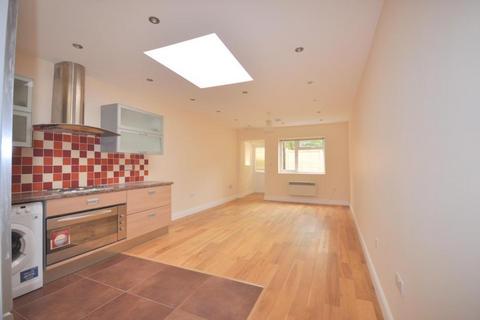1 bedroom apartment to rent, Rosslyn Road, Watford WD18