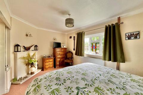3 bedroom semi-detached house for sale, Manor Cottages, Gloucester GL2