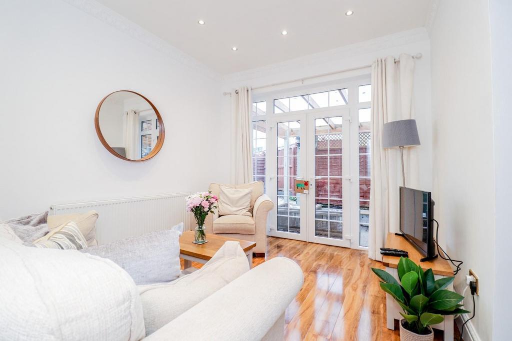 Sitting Room/Dining Room