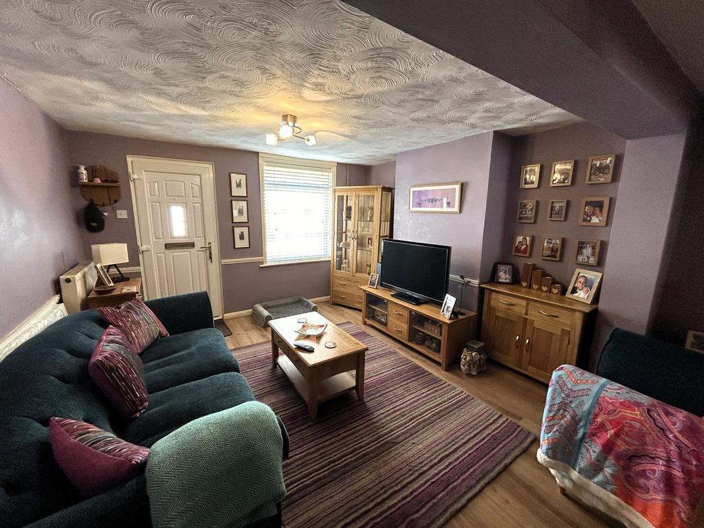 Bond Street, Stowmarket, IP14 2 bed terraced house for sale £180,000