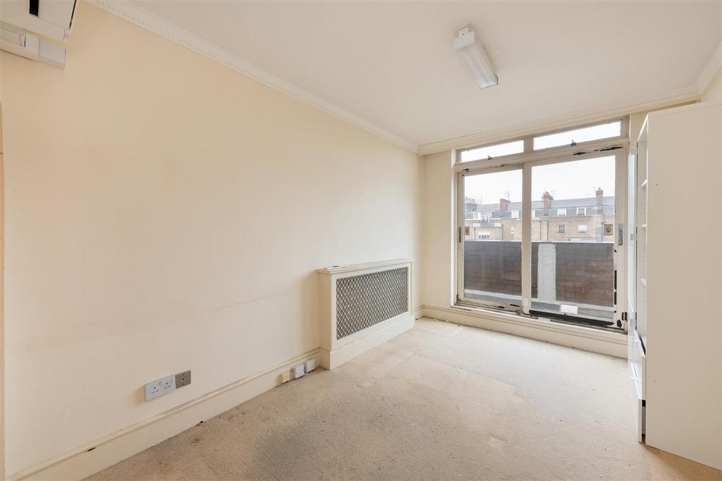 Flat 20 Fordie House Hi-4.jpg