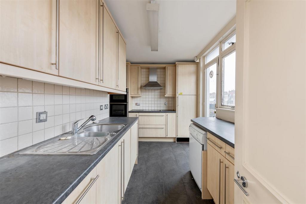 Flat 20 Fordie House Hi-7.jpg